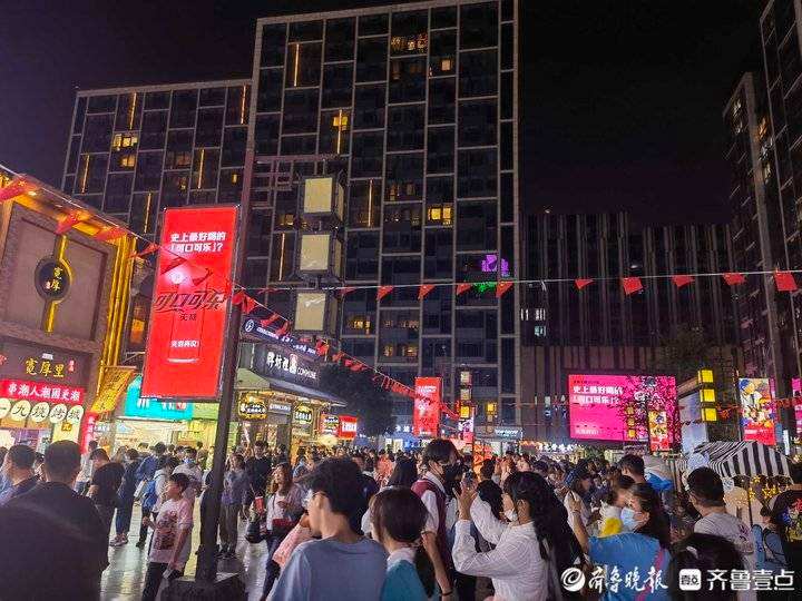 好不热闹的意思是热闹还是不热闹，好不热闹