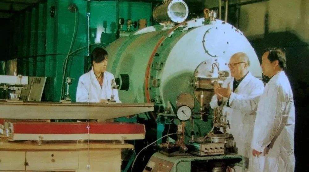 核工业部属大学，核工业部