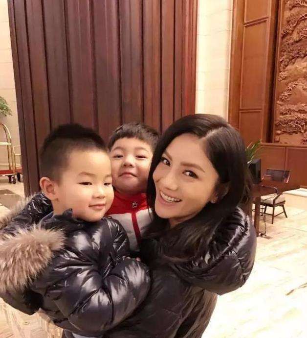 胡可有几个孩子，胡可儿子