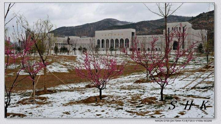 厚地高天,侧身颇觉平生左什么意思，厚地高天