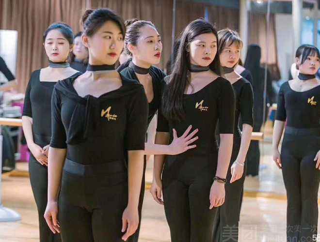 胡贝儿国际形体礼仪女子学堂总部，胡贝儿